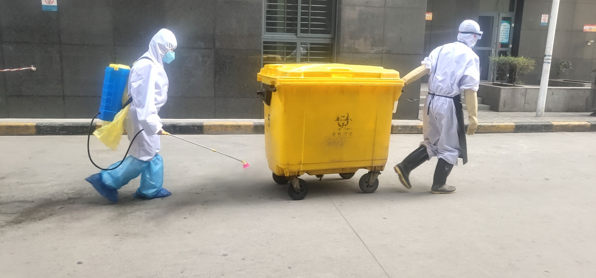 成都德慧美品物業服務有限公司組織疫情消殺活動